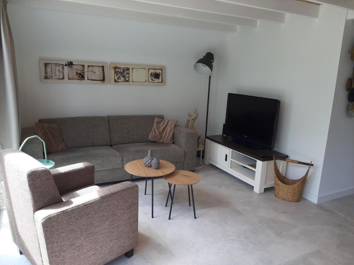 Stylish Holiday Home By The Sea Tuitjenhorn 外观 照片